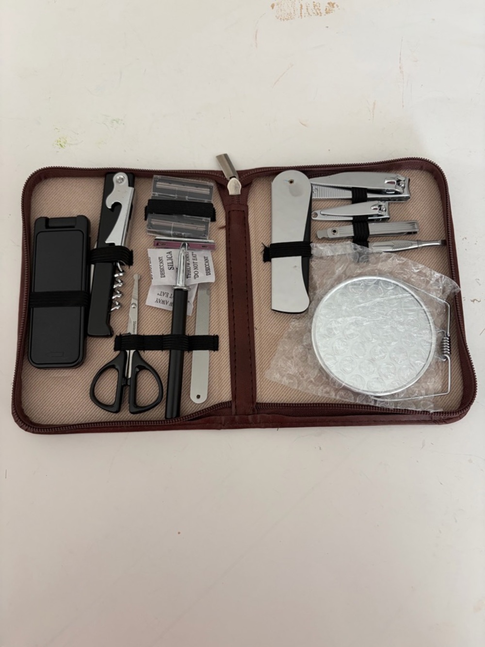 Men’s Travel Grooming Kit Zippered Case NEW